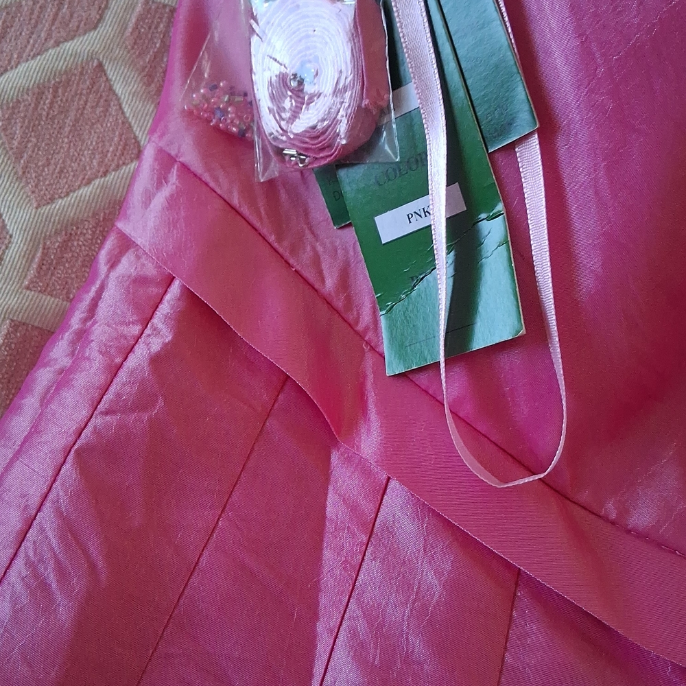 Barbiecore Vintage Chic Fuchsia Mini Dress with Embellished Detail - Picture 4 of 7